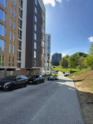 Продаж 2 кім квартира 70 м² 5/10ц.вул Малоголосківська ,Торг