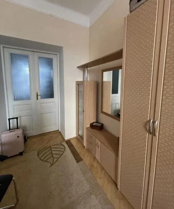 Продаж 3 кім квпртира 89 м² 1/3ц вул.площа Ринок  Торг ! 400