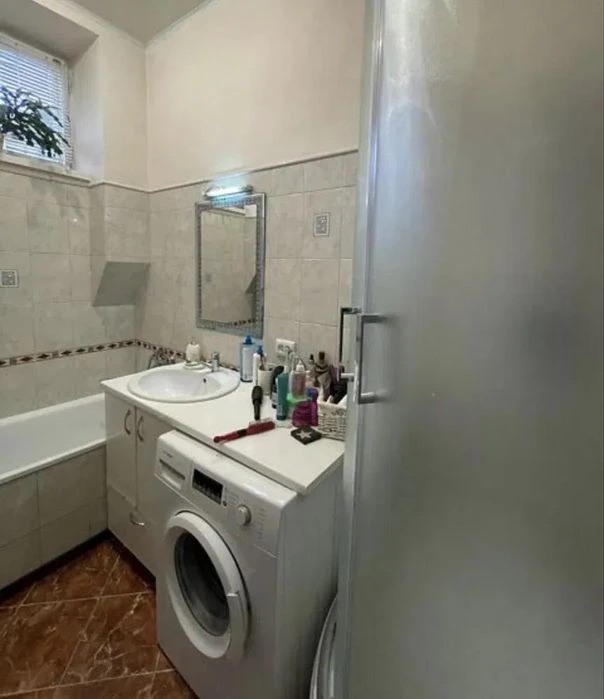 Продаж 3 кім квпртира 89 м² 1/3ц вул.площа Ринок  Торг ! 400