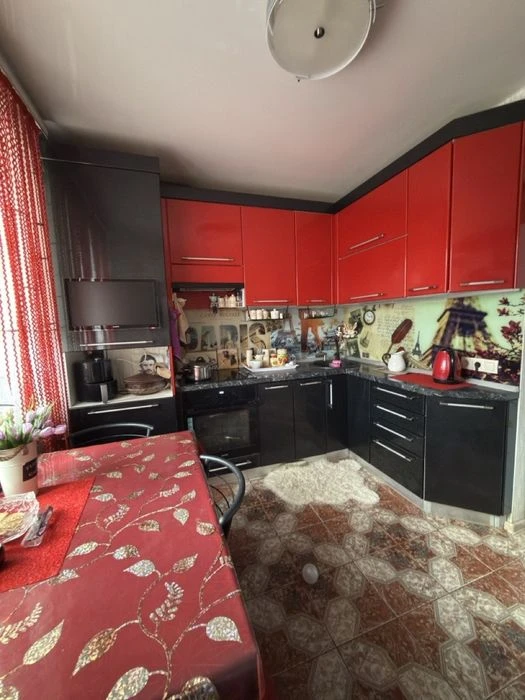 Sale of a 3-room apartment with separate rooms on B street