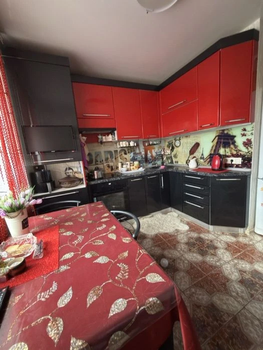 Sale of a 3-room apartment with separate rooms on B street