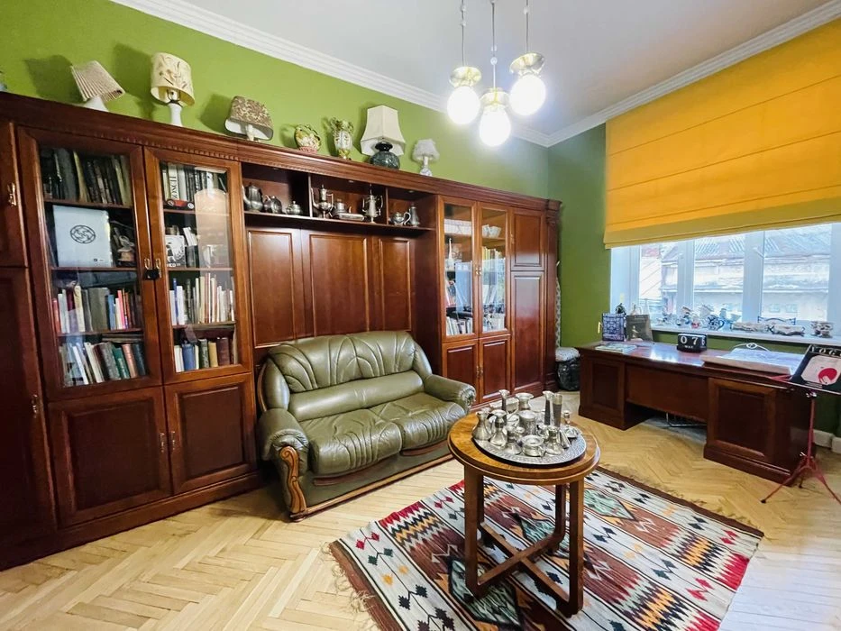 Центр Львова! Квартира  з ремонтом 124 м2 (+ 24м горище)!