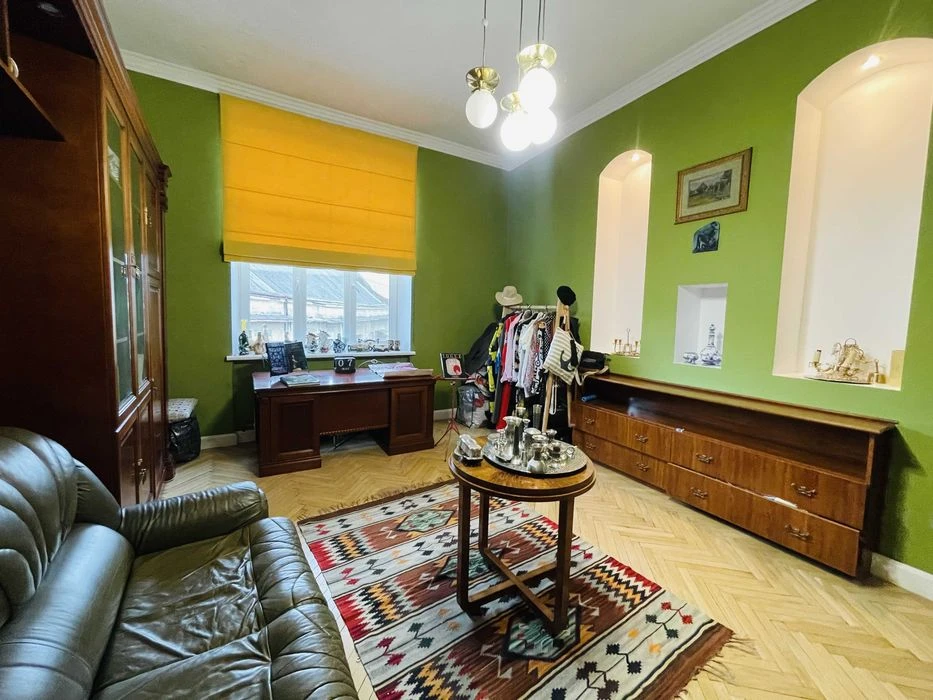 Центр Львова! Квартира  з ремонтом 124 м2 (+ 24м горище)!