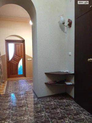 Продаж Квартира Площа Ринок
