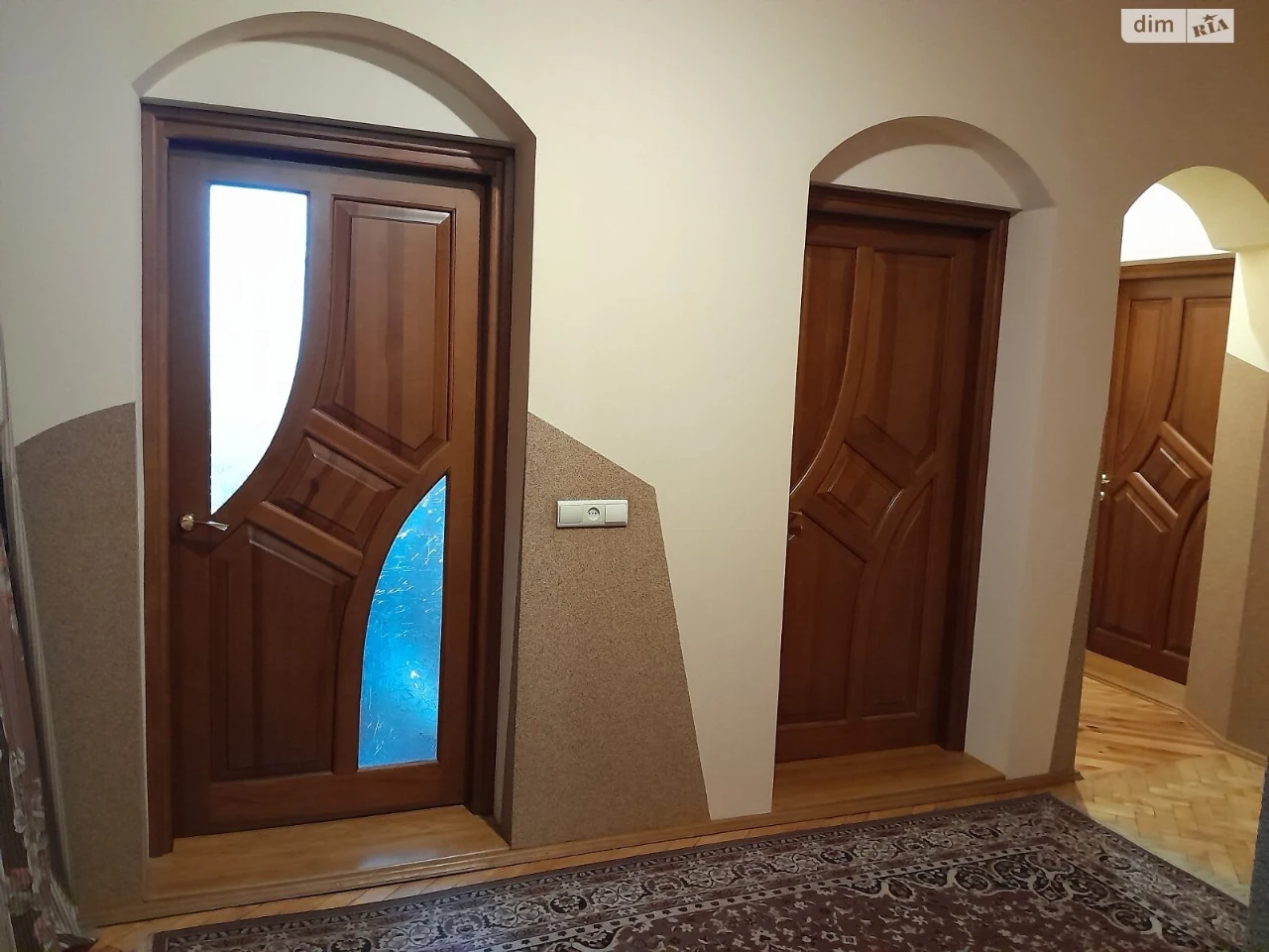 Продаж Квартира Площа Ринок