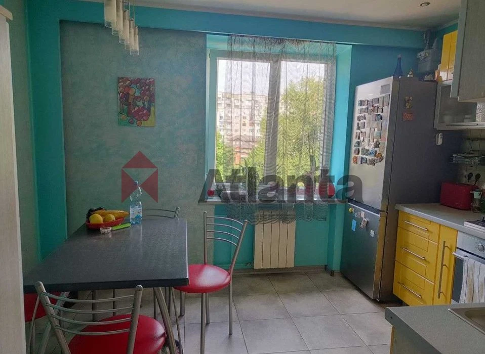 Продаж 3-кімнатної квартири по вул. Любінська, цегла