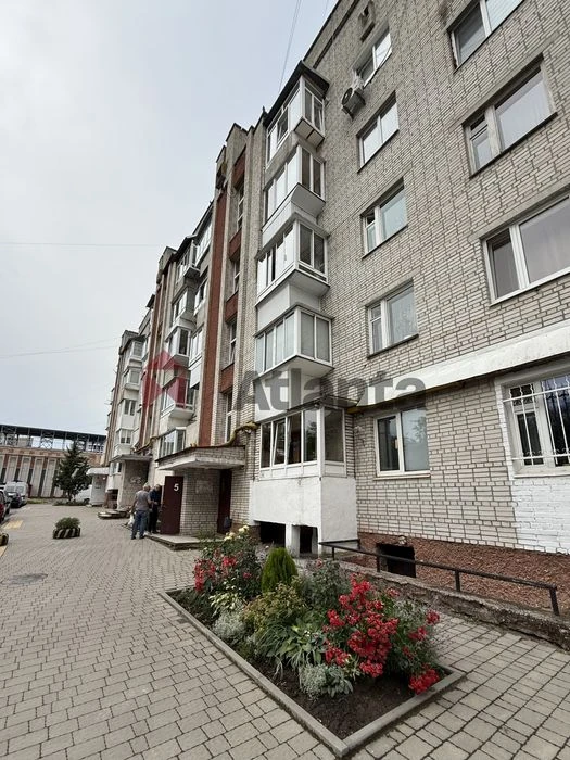 Продаж 3-кімнатної квартири по вул. Любінська, цегла