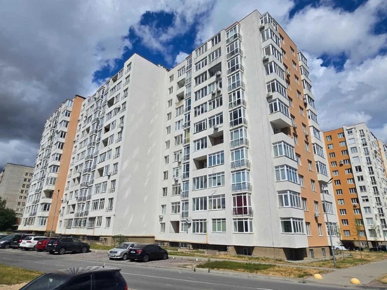 Продаж 3-кімнатна квартира вул. Кн. Ольги 122а ЖК "Ренуар" Б