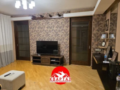 Продается 4-х комнатная квартира в центре города.