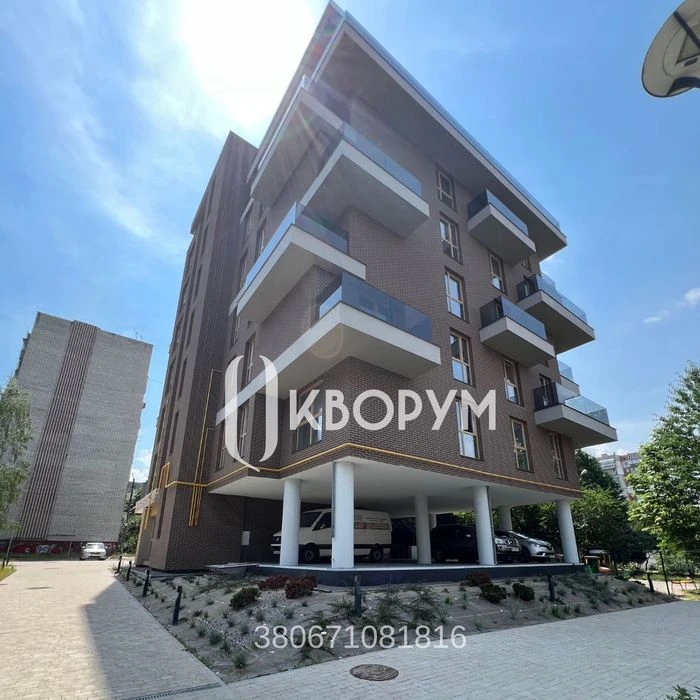 1-кім у новому клубному будинку КВОРУМ ICE біля Іскри