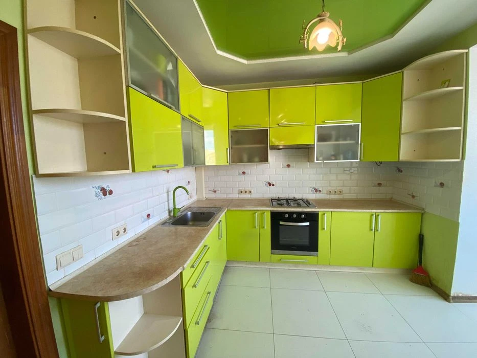 Продаж 3-к квартири пр. Червоної Калини