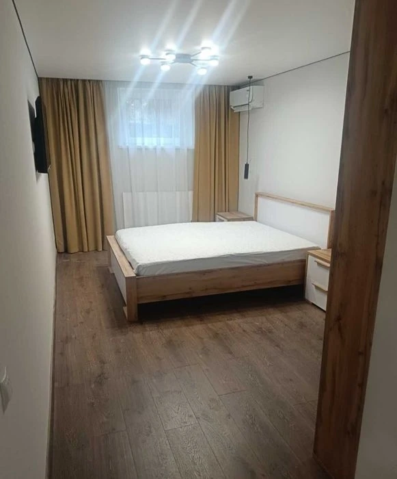 Продаж 1-к, Яворівська , Бл Центр , 70/35/35 м2 , 72999$