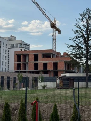 Продаж 3-кімнатної квартири (80 м²) з балконом на вул. Пимон
