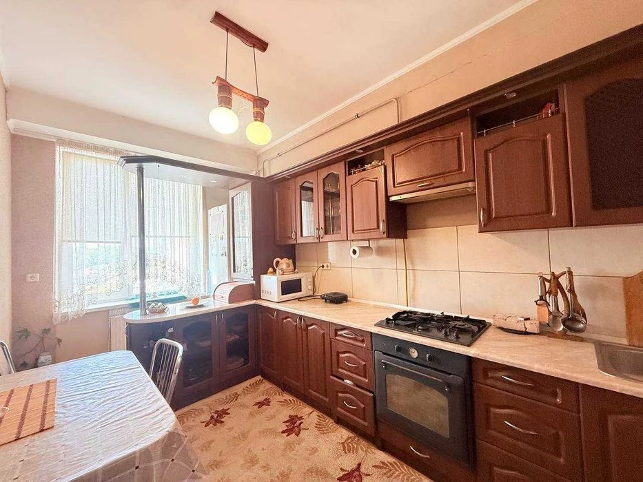 Продаж 4 кім дворівневої квартири по вул.Пасічна (130 м.кв.)
