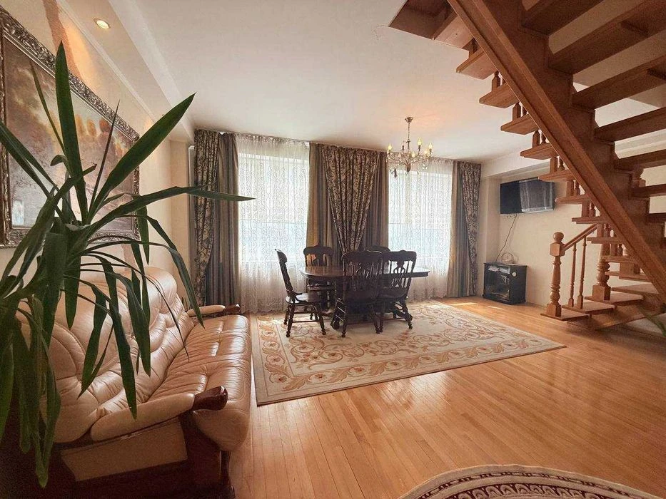 Продаж 4 кім дворівневої квартири по вул.Пасічна (130 м.кв.)