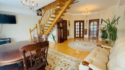 Продаж 4 кім дворівневої квартири по вул.Пасічна (130 м.кв.)