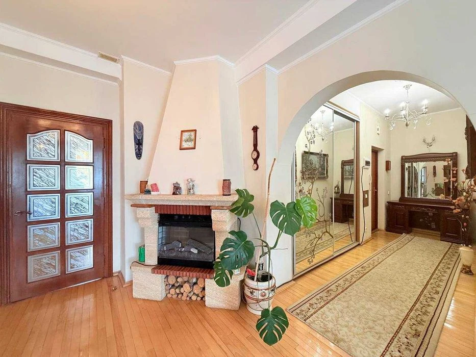 Продаж 4 кім дворівневої квартири по вул.Пасічна (130 м.кв.)
