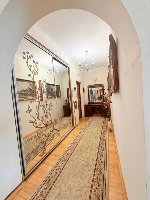 Продаж 4 кім дворівневої квартири по вул.Пасічна (130 м.кв.)