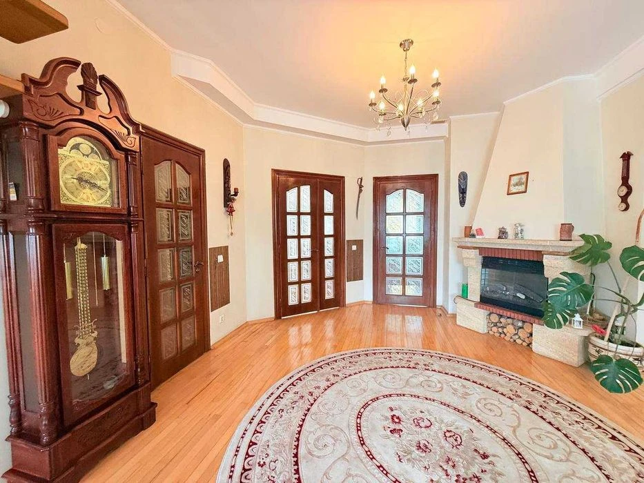 Продаж 4 кім дворівневої квартири по вул.Пасічна (130 м.кв.)