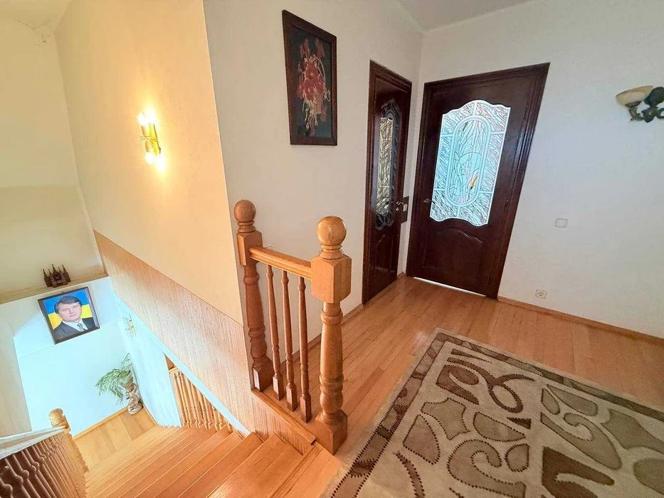 Продаж 4 кім дворівневої квартири по вул.Пасічна (130 м.кв.)