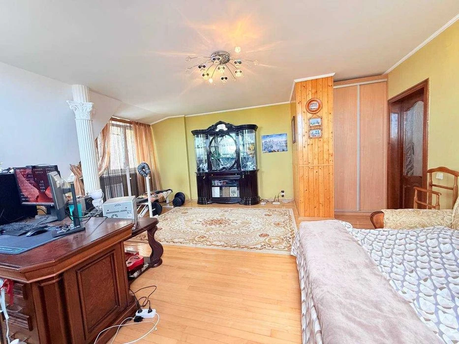 Продаж 4 кім дворівневої квартири по вул.Пасічна (130 м.кв.)