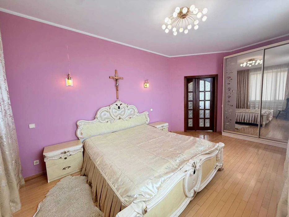Продаж 4 кім дворівневої квартири по вул.Пасічна (130 м.кв.)