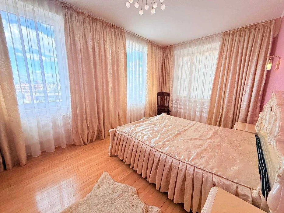 Продаж 4 кім дворівневої квартири по вул.Пасічна (130 м.кв.)