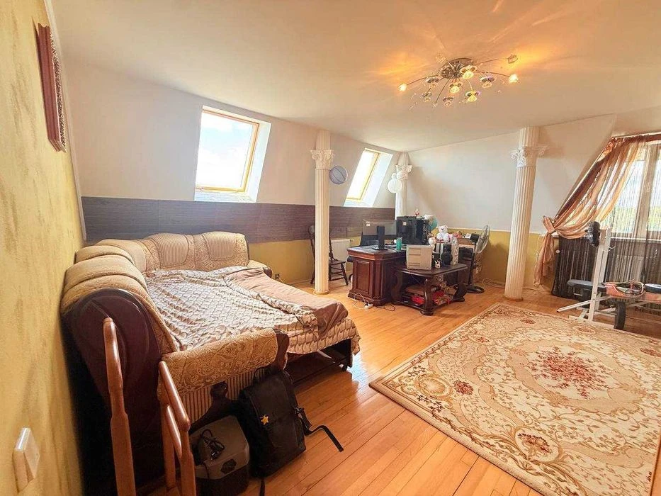 Продаж 4 кім дворівневої квартири по вул.Пасічна (130 м.кв.)