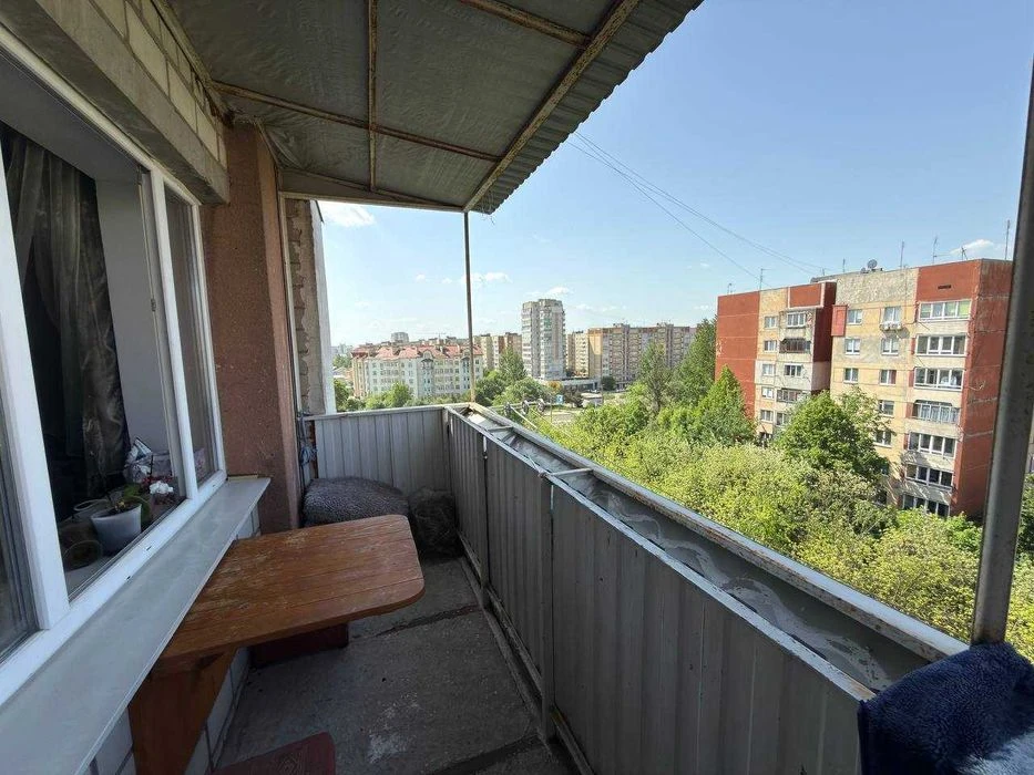 Продаж 2-кімнатної квартири з євроремонтом м. Львів, вул. Мо