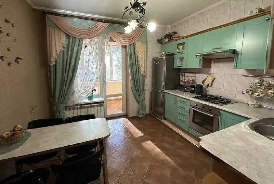 Продаж 2-к. квартири з РЕМОНТОМ 61/50/11м² вул. К.Левицького