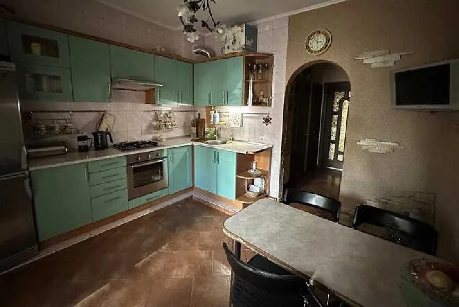 Продаж 2-к. квартири з РЕМОНТОМ 61/50/11м² вул. К.Левицького