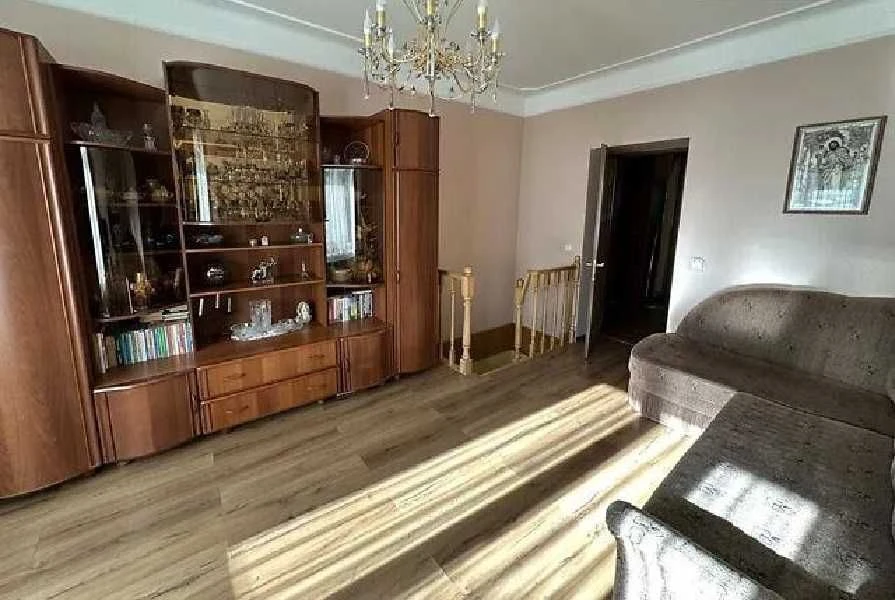 Продаж 2-к. квартири з РЕМОНТОМ 61/50/11м² вул. К.Левицького