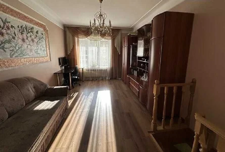Продаж 2-к. квартири з РЕМОНТОМ 61/50/11м² вул. К.Левицького