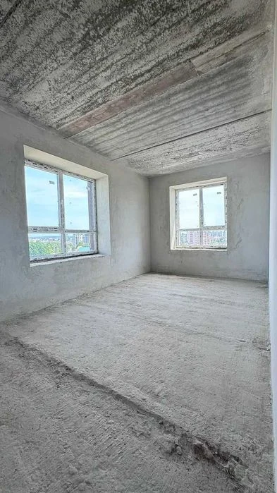 Готова к ремонту 2-комнатная, у городского озера.
