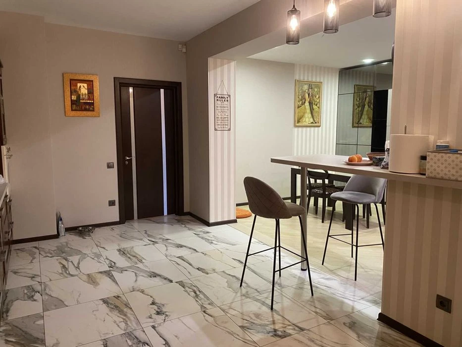 Продаж 3-к квартири пр. Червоної Калини, Сихів Львів