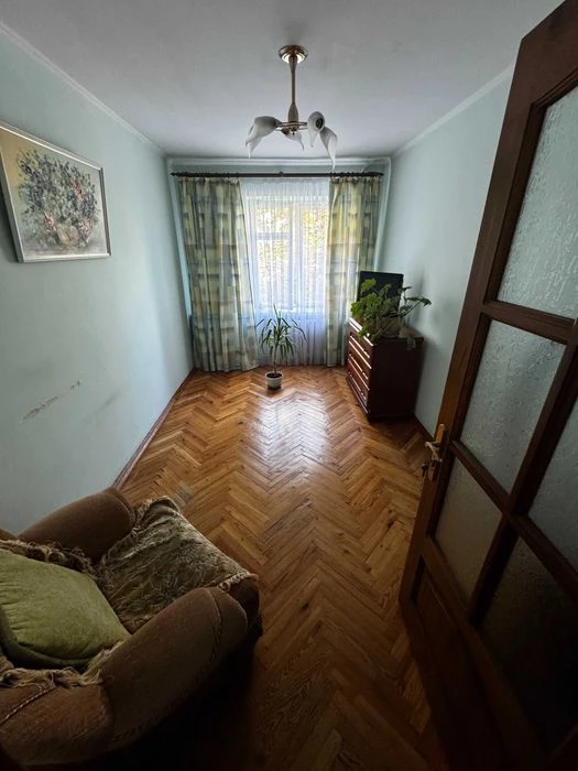 Продаж 3-кімнатної квартири по вул.Роксоляни (Левандівка)