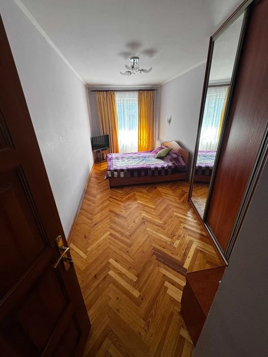 Продаж 3-кімнатної квартири по вул.Роксоляни (Левандівка)