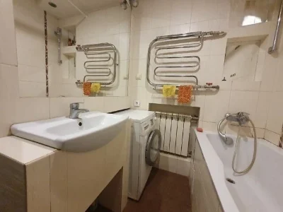 Продається 2 кімнатна квартира на пр.Червоної Калини/ площа