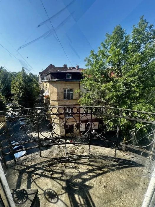 Продаж 2 кімн квартира 64.10 м² 3/3ц вул.Стефаника 160000$