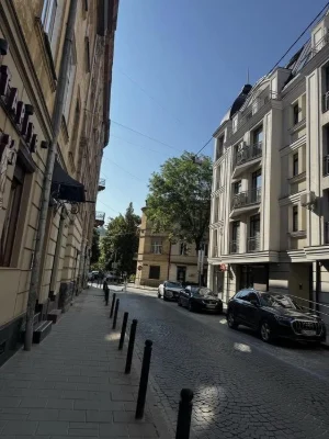 Продаж 2 кімн квартира 64.10 м² 3/3ц вул.Стефаника 160000$