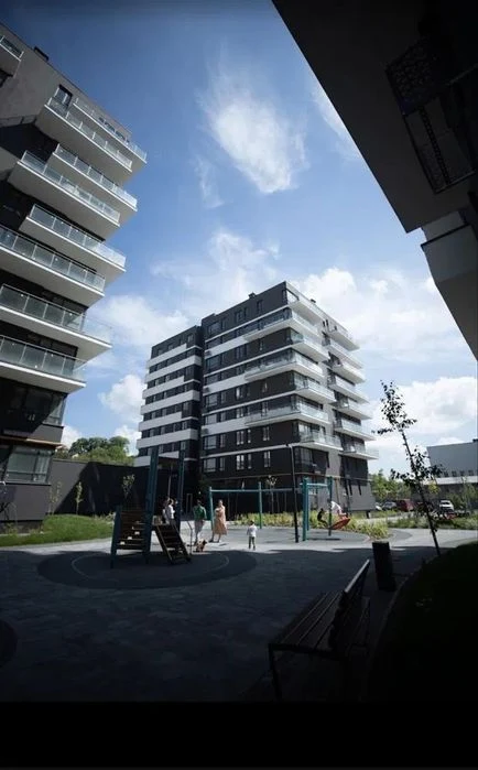 Продаж 2 кімн квартира 97 м² 9/10 вул.Топольна 179000$