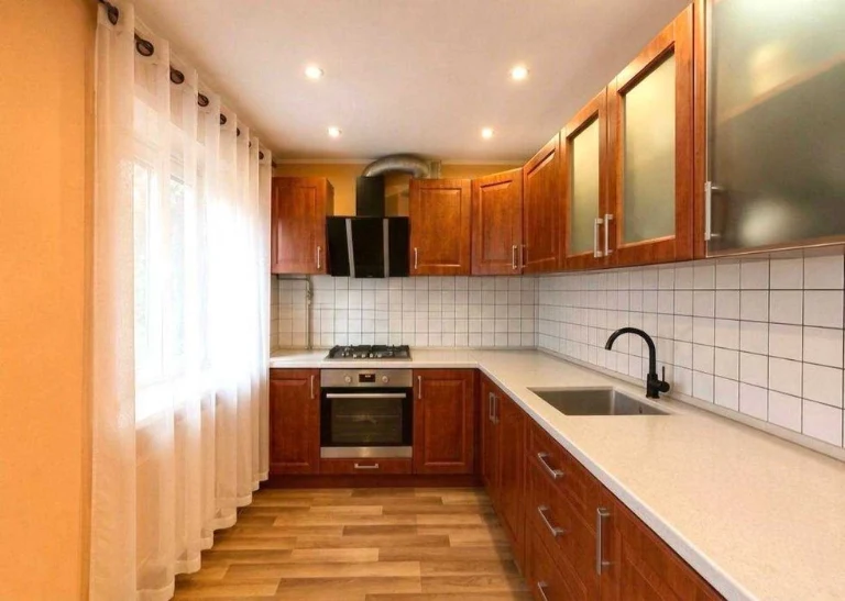 Продаж квартири 60 м², 1 поверх, від власника, без комісії Л