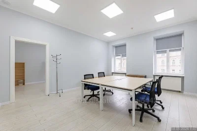Продаж 7 кімн.квартира 196 м² 3/4ц вул .Проспект Шевченка 46