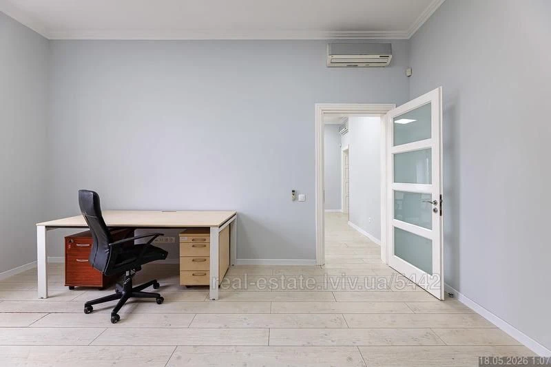 Продаж 7 кімн.квартира 196 м² 3/4ц вул .Проспект Шевченка 46