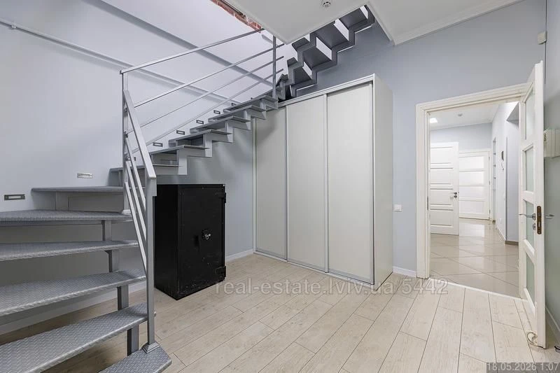 Продаж 7 кімн.квартира 196 м² 3/4ц вул .Проспект Шевченка 46
