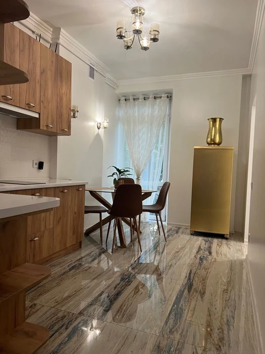 Продаж 2 кім кв в центрі міста  вул.Чорноморська  поряд опер
