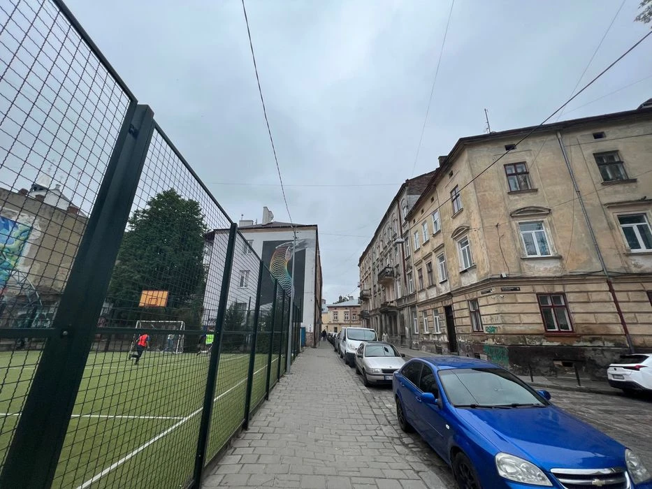 Продаж 2 кім кв в центрі міста  вул.Чорноморська  поряд опер