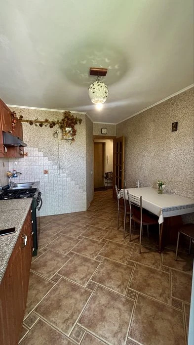 Продаж 2-кімнатна квартира з ремонтом, меблями та технікою 6