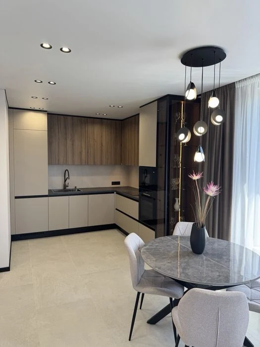 Продаж 2-х кімн. квартири 74 м2 з дизайнерським ремонтом ЖК