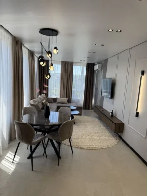 Продаж 2-х кімн. квартири 74 м2 з дизайнерським ремонтом ЖК